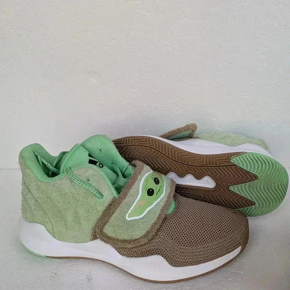 Adidas Deep Threat Baby Yoda Star Wars Shoes size- 7-(40 EU) Used once in excell - Picture 4 of 11